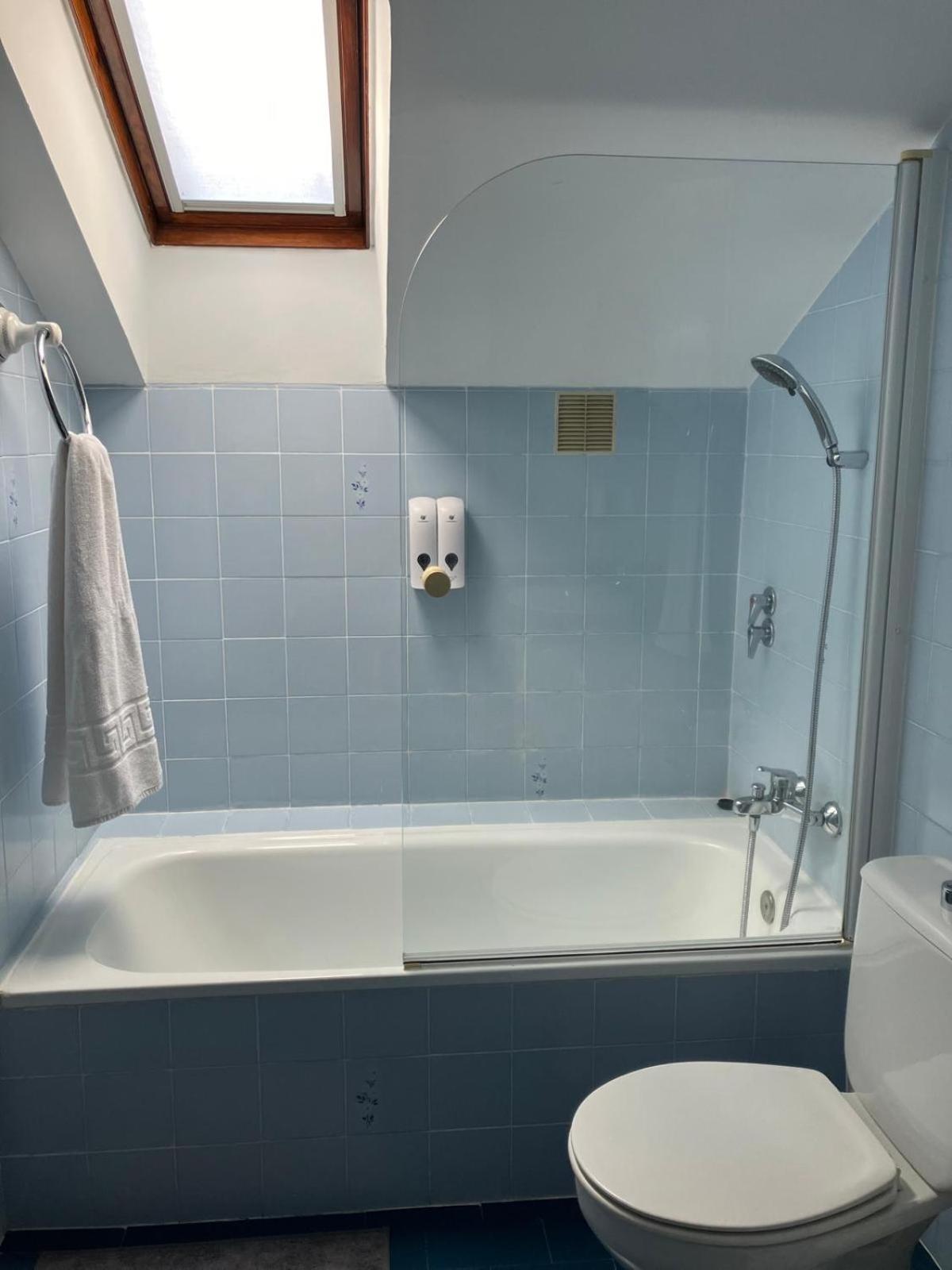Duplex 122M2, 4 Dormitorios, 2 Banos Completos, Wifi 1Gb Мундака Екстериор снимка