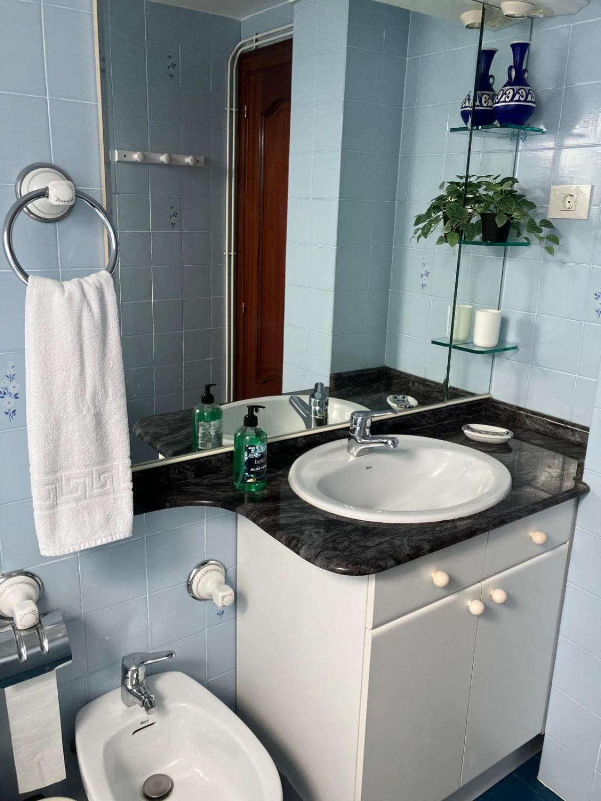 Duplex 122M2, 4 Dormitorios, 2 Banos Completos, Wifi 1Gb Мундака Екстериор снимка